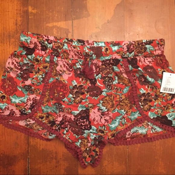 🌸🌼Boho Chic Ecote Floral Shorts🌼🌸 - Picture 3 of 5